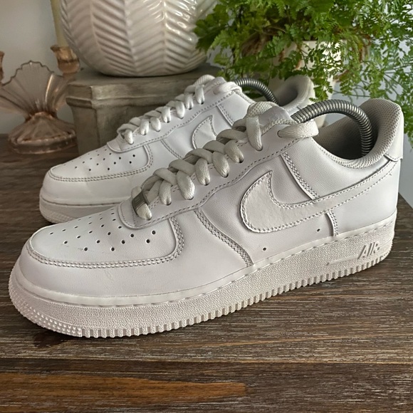 Nike Air Force One AF1 Mens 8.5 Classic White Leather Sneakers Shoes - Picture 2 of 12